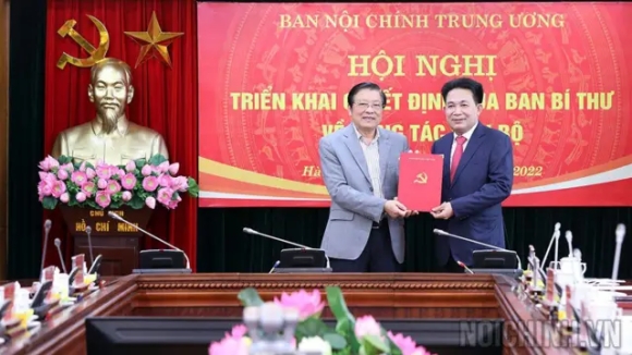 1 Ong Nguyen Van Yen Bi Bat Ong Phan Dinh Trac Co Chiu Trach Nhiem Nguoi Dung Dau