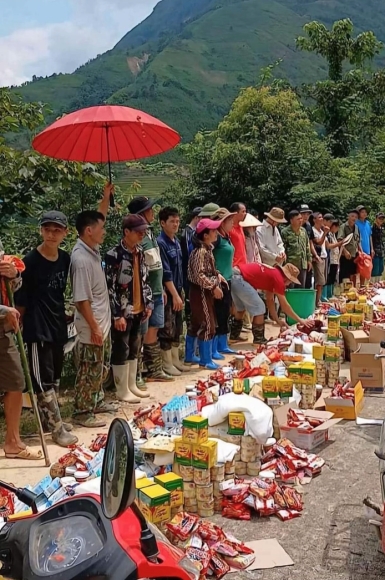 6 Nguoi Dan Lao Cai Bat Khoc Khi Nhan Do An Cuu Tro Vi Ly Do Dac Biet Nhin Doi Thien Nguyen Cang Ne Phuc